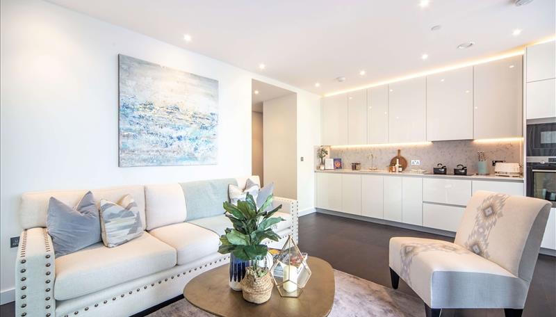 2 bed property in Charles Clowes Walk, London